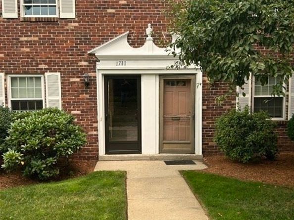 1711 Windsor 1711, Framingham MA 01701