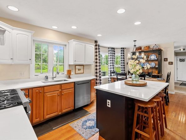 2 Ture Ln, Holbrook MA 02343