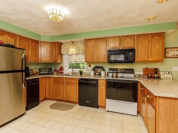 26 Cushing Lane, Lunenburg MA 01462