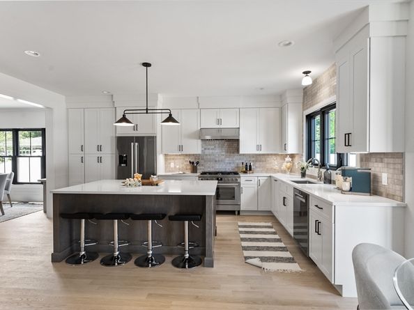 5 Oakridge Ave, Natick MA 01760