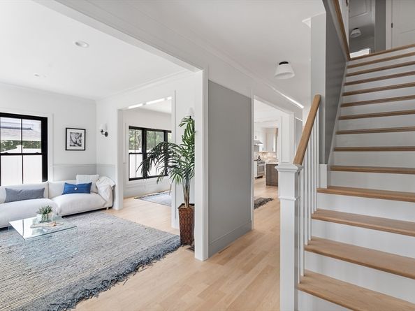 5 Oakridge Ave, Natick MA 01760