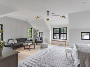 5 Oakridge Ave, Natick MA 01760