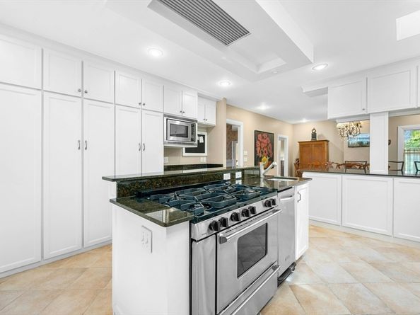 36 South St, Grafton MA 01519