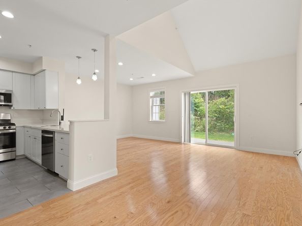 70 Endicott 1406, Norwood MA 02062
