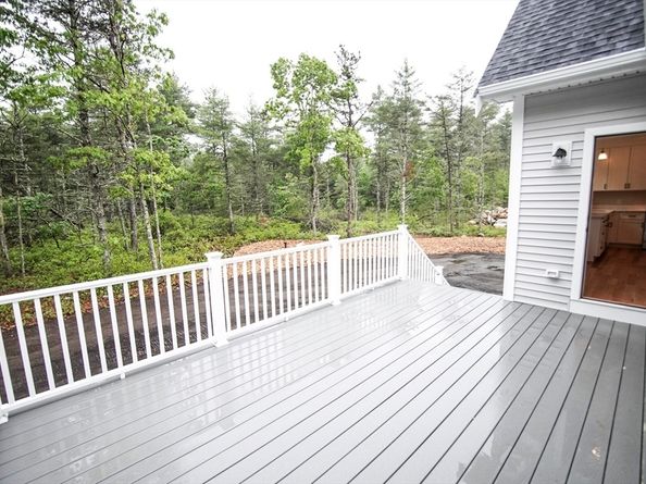 140 Tispaquin St, Middleboro MA 02346