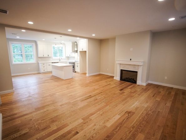 140 Tispaquin St, Middleboro MA 02346