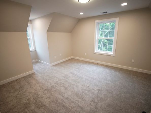 140 Tispaquin St, Middleboro MA 02346