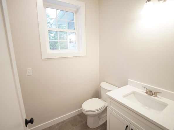 140 Tispaquin St, Middleboro MA 02346