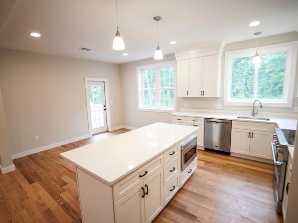 140 Tispaquin St, Middleboro MA 02346