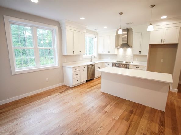 140 Tispaquin St, Middleboro MA 02346