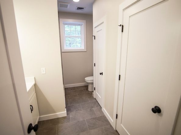 140 Tispaquin St, Middleboro MA 02346