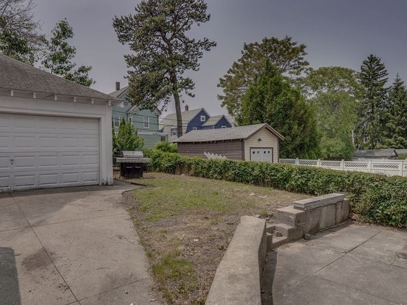 69 Metropolitan Ave, Boston MA 02131