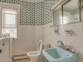 69 Metropolitan Ave, Boston MA 02131