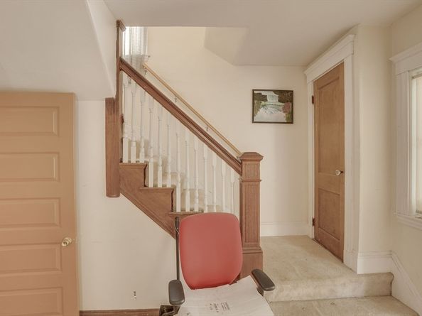 69 Metropolitan Ave, Boston MA 02131