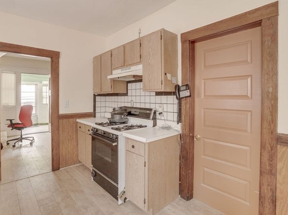 69 Metropolitan Ave, Boston MA 02131