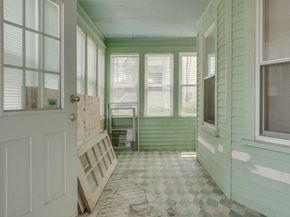 69 Metropolitan Ave, Boston MA 02131