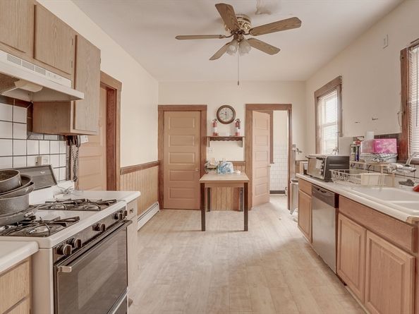 69 Metropolitan Ave, Boston MA 02131