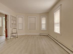 69 Metropolitan Ave, Boston MA 02131