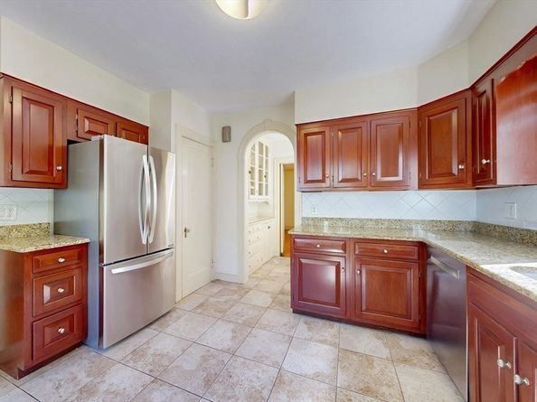 320 Quinobequin Rd, Newton MA 02468