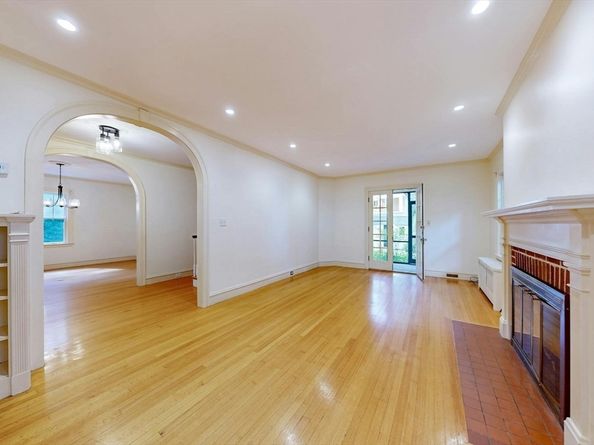 320 Quinobequin Rd, Newton MA 02468