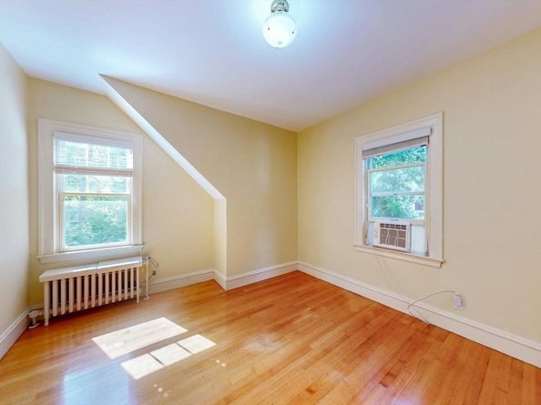 320 Quinobequin Rd, Newton MA 02468