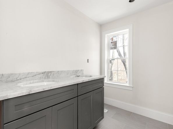 11 Washington St 12, Ipswich MA 01938