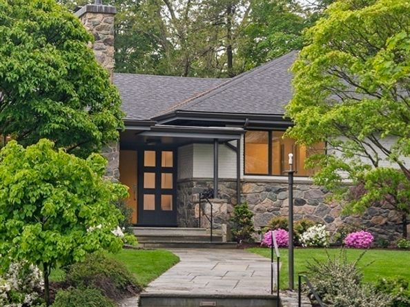68 Mignon Rd, Newton MA 02465