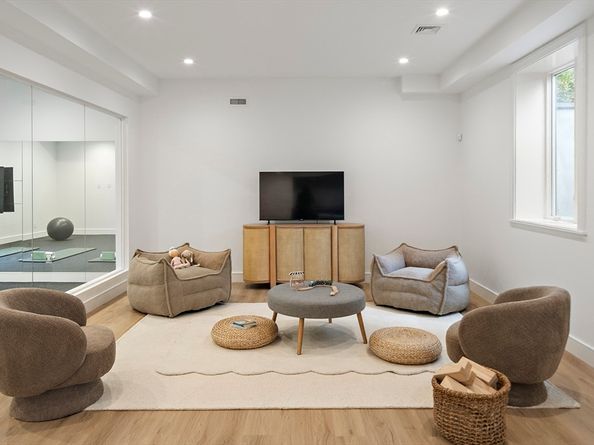 68 Mignon Rd, Newton MA 02465