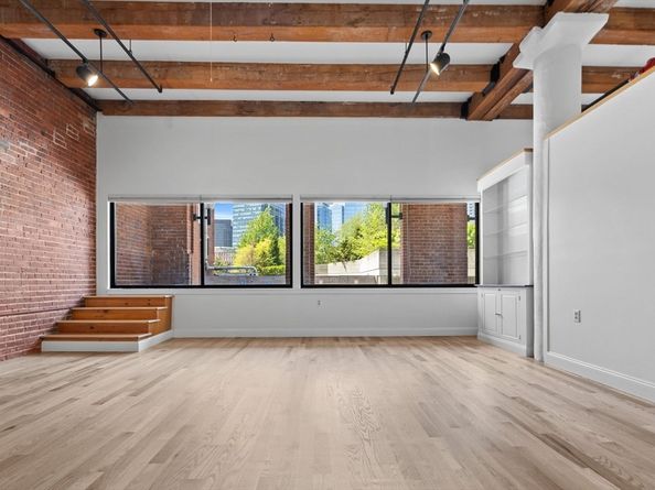 33 Sleeper St 104, Boston MA 02210