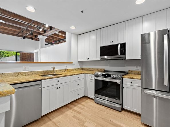 33 Sleeper St 104, Boston MA 02210
