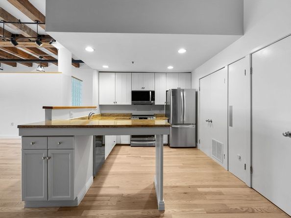 33 Sleeper St 104, Boston MA 02210