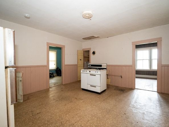 127 Cliff St, Southbridge MA 01550