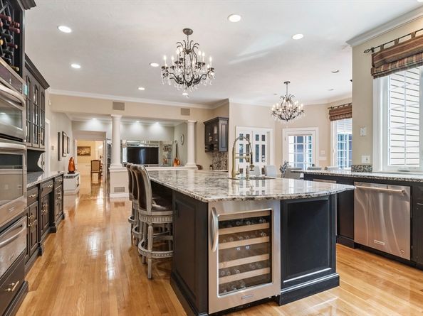 25 Ashkins Dr, Mendon MA 01756