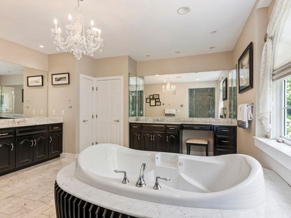25 Ashkins Dr, Mendon MA 01756