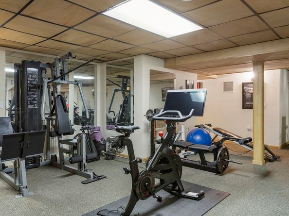 25 Ashkins Dr, Mendon MA 01756