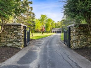 25 Ashkins Dr, Mendon MA 01756