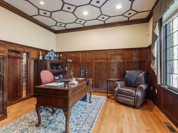25 Ashkins Dr, Mendon MA 01756