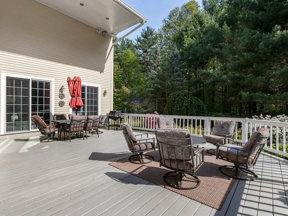 25 Ashkins Dr, Mendon MA 01756