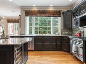 25 Ashkins Dr, Mendon MA 01756