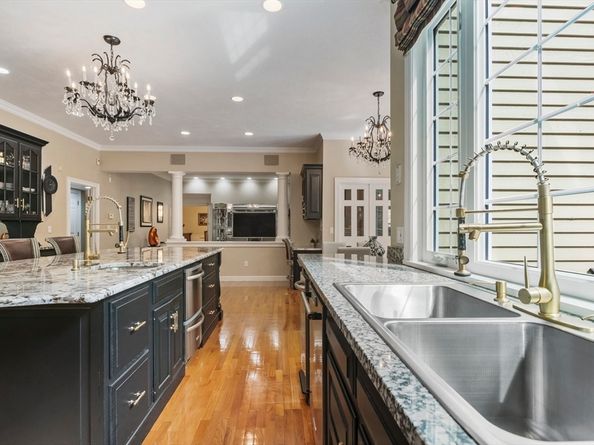 25 Ashkins Dr, Mendon MA 01756