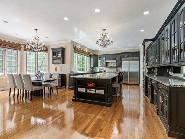 25 Ashkins Dr, Mendon MA 01756