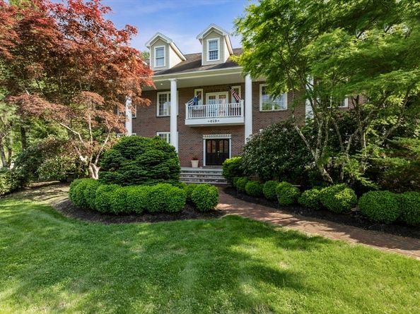 25 Ashkins Dr, Mendon MA 01756