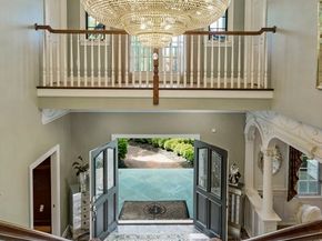 25 Ashkins Dr, Mendon MA 01756