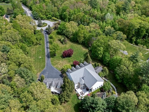 25 Ashkins Dr, Mendon MA 01756