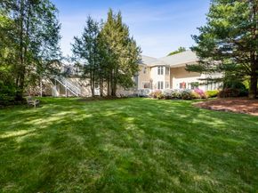25 Ashkins Dr, Mendon MA 01756