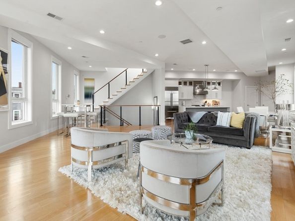 469 E 4th St 2, Boston MA 02127