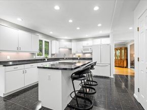 14 Vanessa Dr, Northborough MA 01532