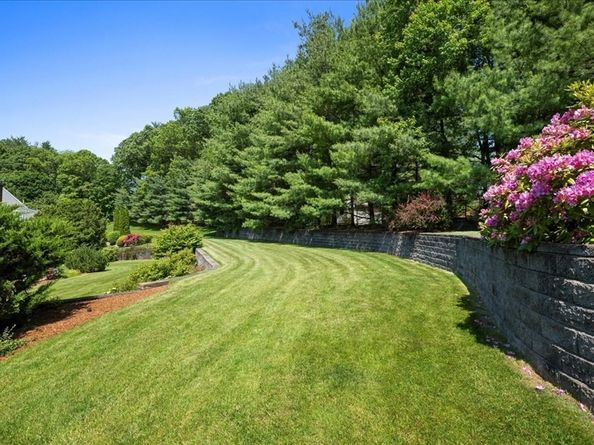 14 Vanessa Dr, Northborough MA 01532