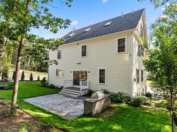 363 Grove St, Reading MA 01867