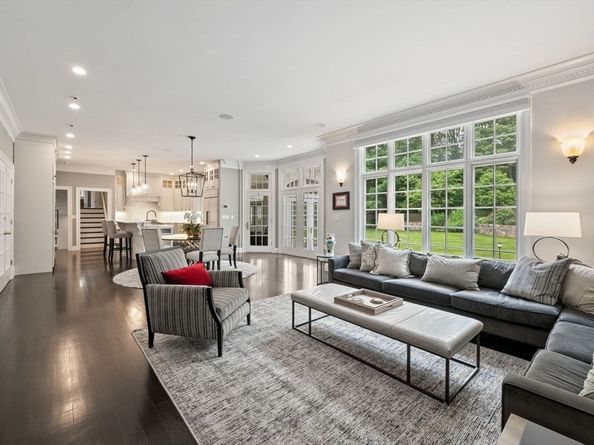 43 Bristol Rd, Wellesley MA 02481
